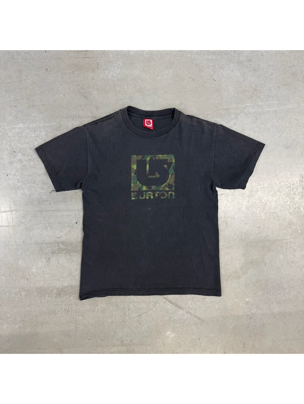 Vintage 2000s Burton Snowboards Camo Logo Graphic T-Shirt Small Black